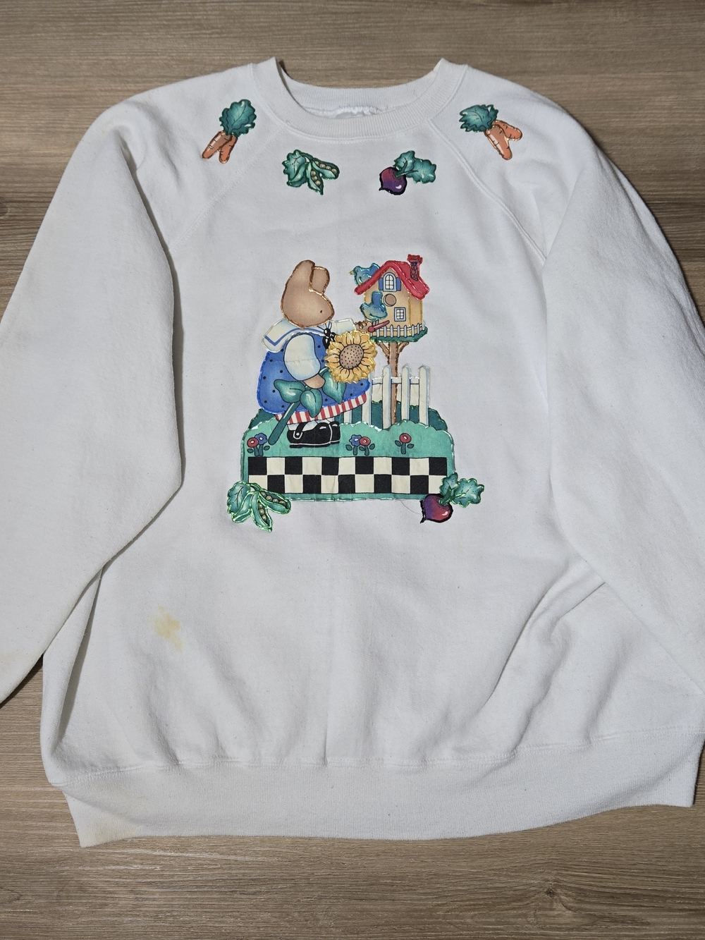 Vintage White Bunny & Garden Graphic Crewneck Sweatshirt